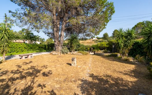 Villa to renovate (385)