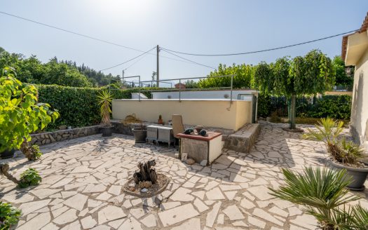 Villa to renovate (385)